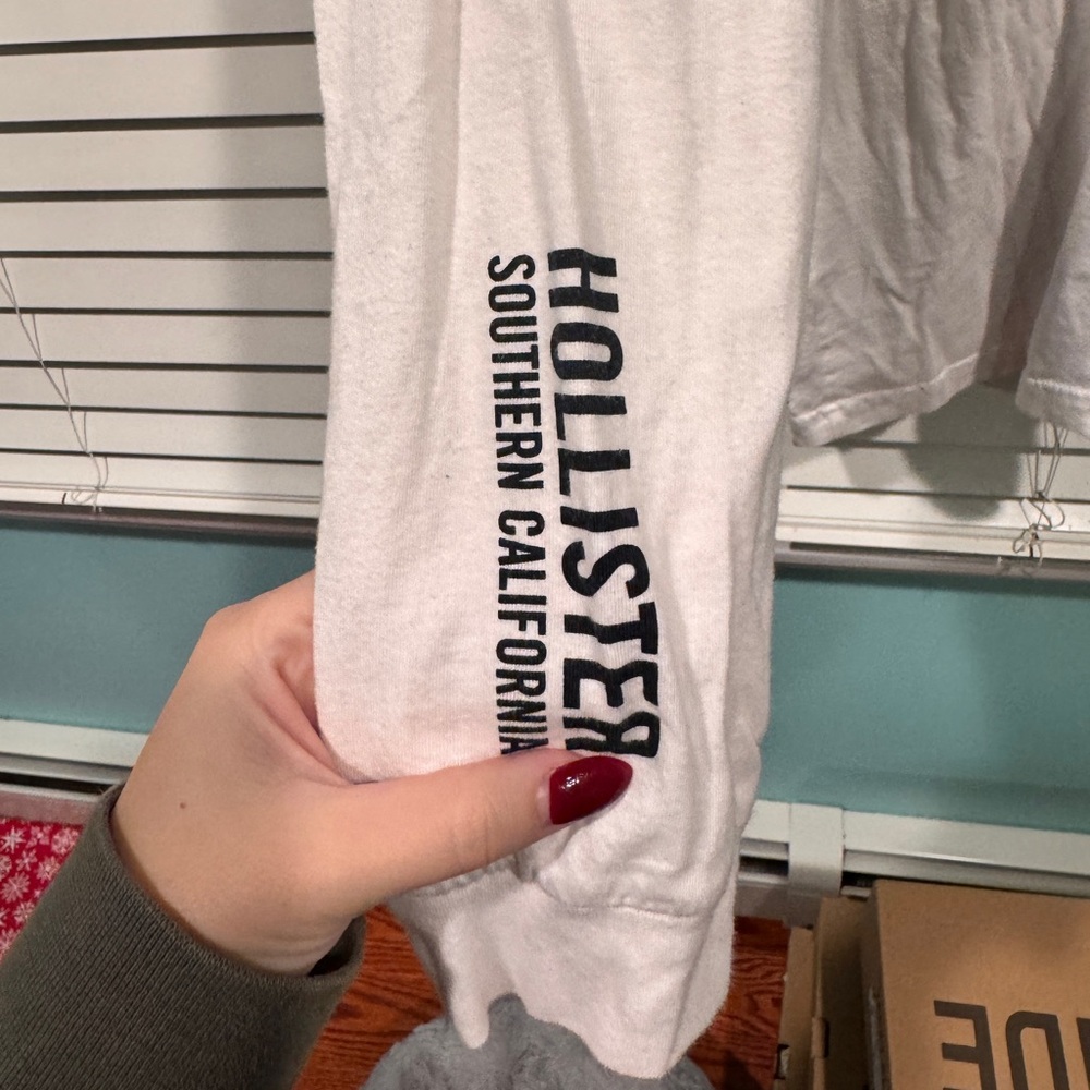 Hollister Long Sleeve - Picture 4 of 4